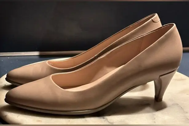 Ecco Danish Light Brown/Beige Color Kitten Heel Plain But sleek Style SZ…