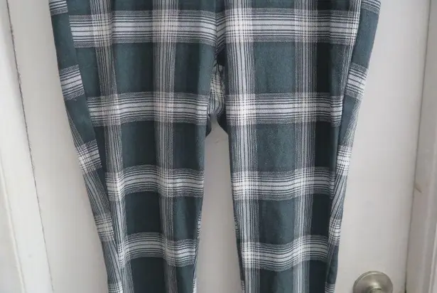 Torrid plaid leggings tights flannel stretch in green and white size 2 (2X).