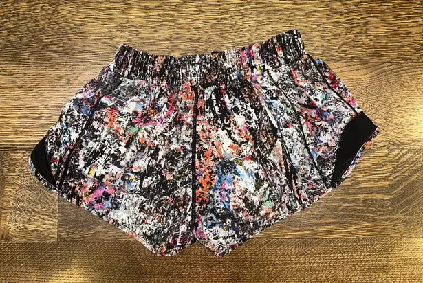 Lululemon Hotty Hot Short 2.5” Vitalize Multi Black