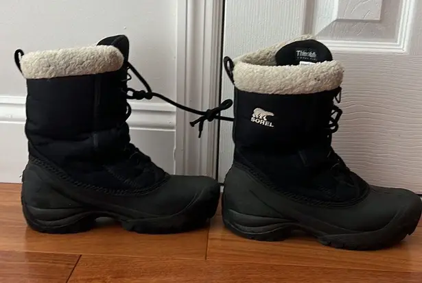 Sorel  Black lace insulated waterproof winter boots size 6