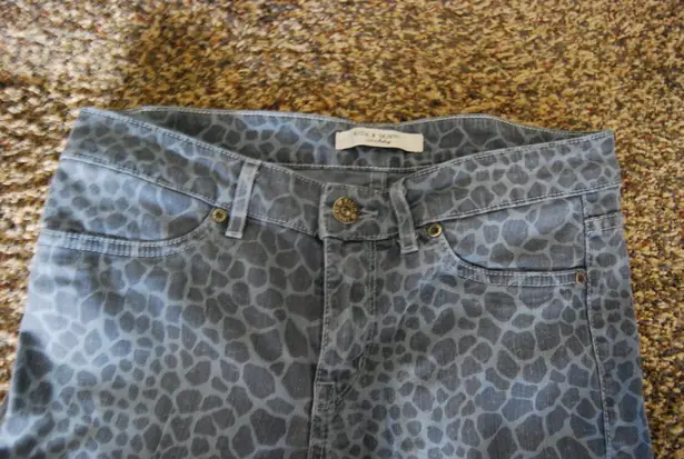 Rich & Skinny Giraffe Print Blue Skinny Ankle Jeans Size 27