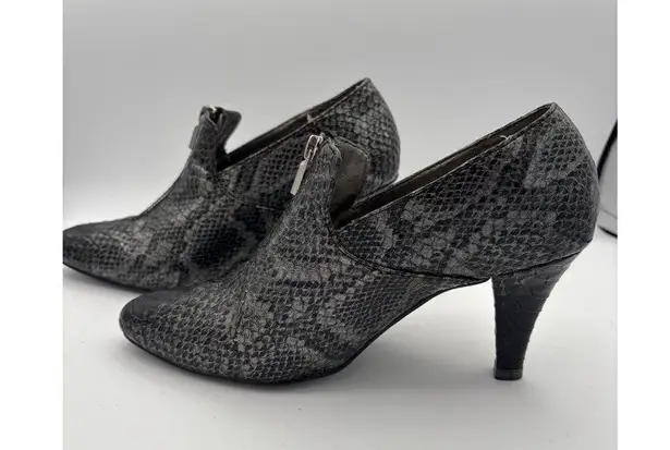 Bijou New York Womens Black Snakeskin Pattern Heeled Ankle Boots Size 7.5 With F