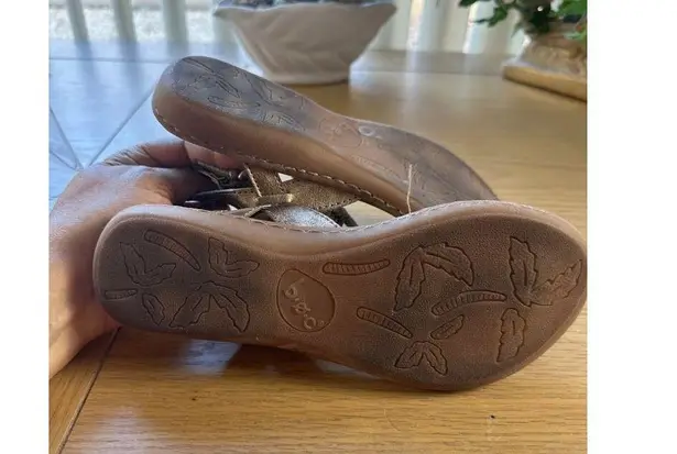 B.O.C Size 6.5 Metallic Gold Thong Casual Sandals With Buckle Closure