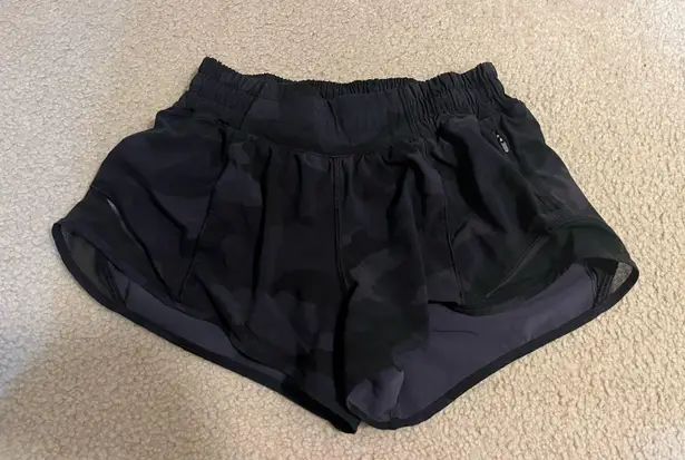 Lululemon Hotty Hot Shorts 2.5 Black Camo