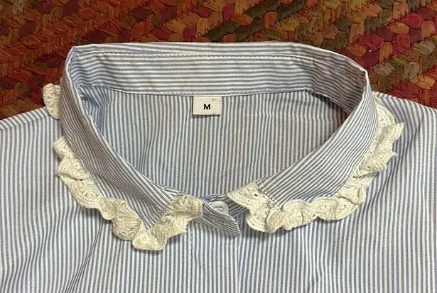 DAINTY BLUE PINSTRIPE LACE TRIM BUTTON UP COLLARED BLOUSE Size M