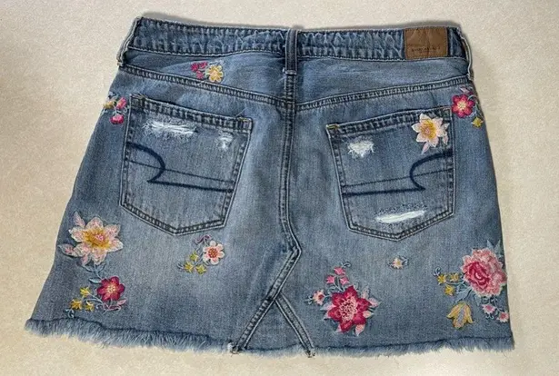 American Eagle  OUTFITTERS Blue Washed Embroidered
Denim Mini Pure Cotton Skirt 8