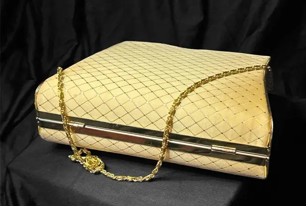 Joymax Vintage Gold Jewel Embellished with Rhinestone Kiss Clasp Purse Hand Bag