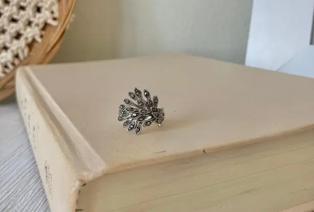 Boutique Dark Silver Floral Marcasite Ring “Ligeia” Leaves Flower Black Gray Metallic Jewelry