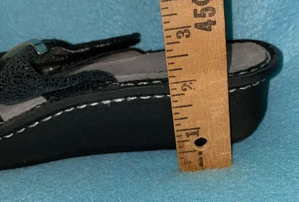 Alegria P.G. lite leather “Karmen” velcro closure sandal metallic SZ 7 1/2 to 8