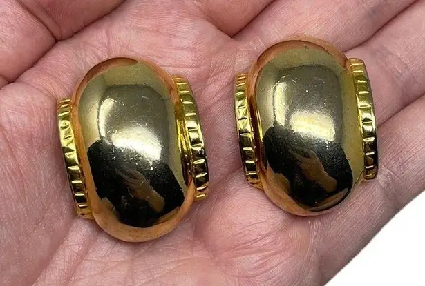Carol Dauplaise Vintage Signed Dauplaise Gold Tone Clip On Statement Earrings Retro Classy
