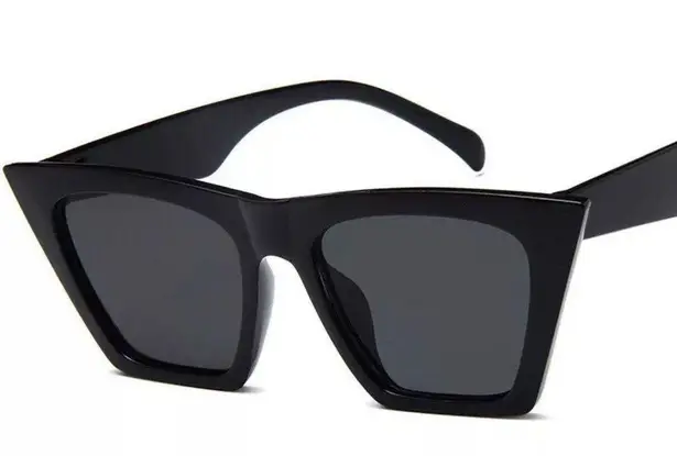 💥$4💥 Black Oversized Cat Eye Sunglasses