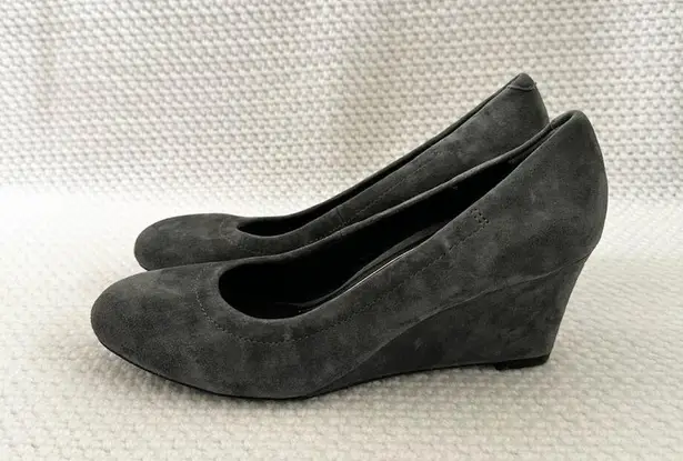 Vionic  Camden Dark Grey Suede Round Toe Wedge Heel Dress Shoe 7 Like New