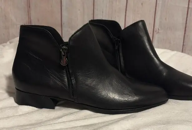 Munro NWOT  Averee Leather Double Zipper Ankle Boots