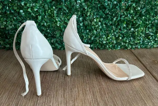 Journee Collection Zoya Heels Womens 9 Off White Square Toe Rhinestone Strap NEW