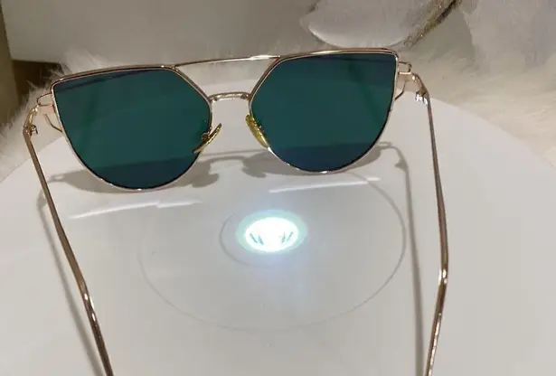 Woman’s Mirror Sunglasses Pink