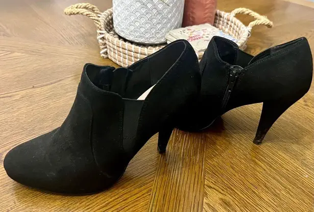 Fergalicious Fergie Womens Cacey Ankle Booties Black Almond Toe Side Zipper Size 7.5