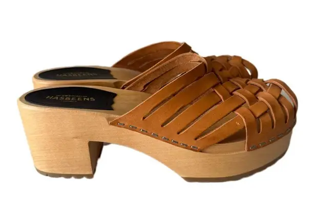 Hasbeens Swedish Woven Monika Clogs Tan Size 6.5