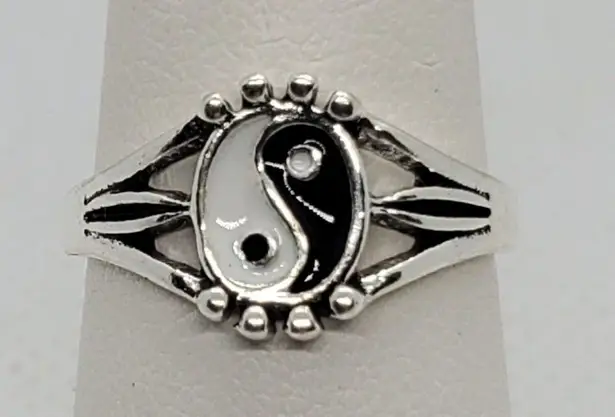 Silver Tone Yin Yang Ring Black