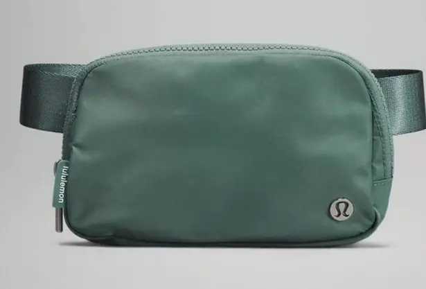 Lululemon EVERYWHERE BELT BAG tidewater teal.