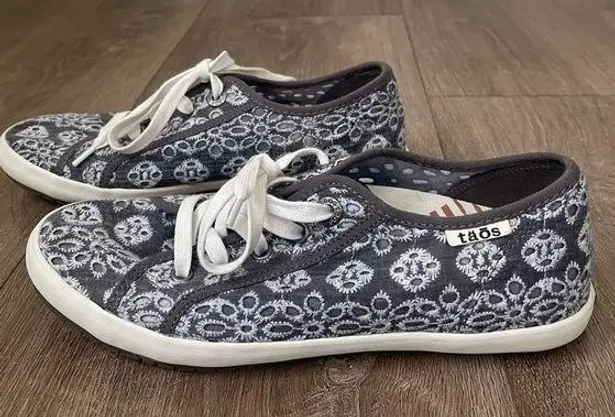 Taos Star Lite Grey Eyelet Shoes Lace Up Comfort Sneakers Embroidered ~ Sz 7