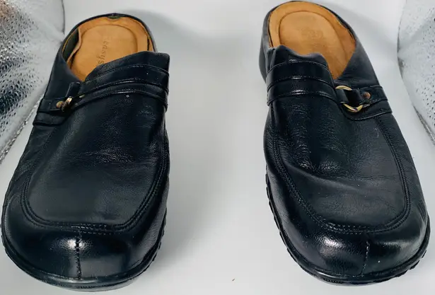Easy Spirit Easy Sprit Black Davet Leather Clog size 6 1/2