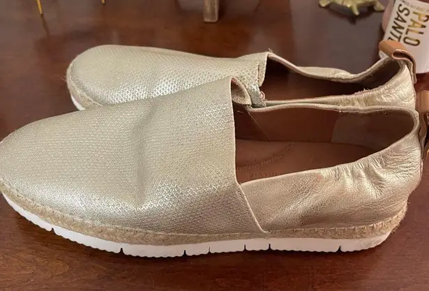 Gentle Souls Women’s Lara A-Line Sporty Gold Leather Slip-On Espadrilles Sz 7.5