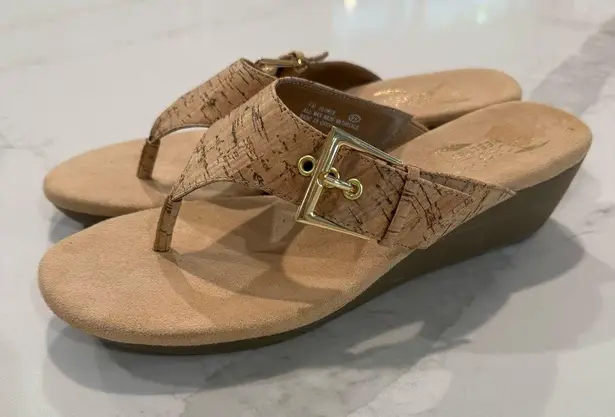 Aerosoles NWOT Heel Rest Work Flow Wedge Slip On Sandal Women’s 9 Beige Buckle