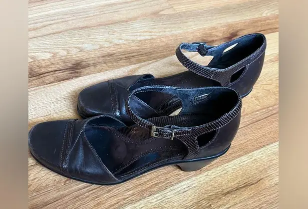 Dansko lightly worn brown heel