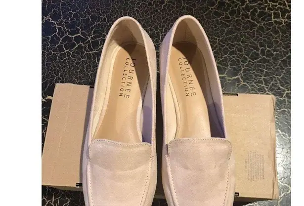Journee Collection Women’s Tullie Flat Slip-ON Beige Faux Suede Size 10 New Flaw