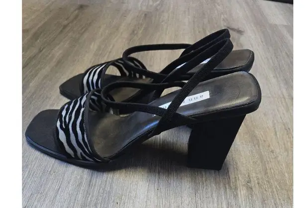 Ann Marino: Square Toed Block Heel Zebra Print Mesh Vamp Sandals Size 8M Black