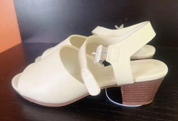 Black Rivet Melina open toe sandals cream off white Sz 7 wide Adjustable strap