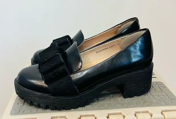 Batso Loafers black with heel and bow size 220 (5.5) rare