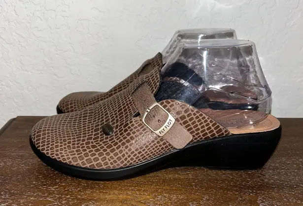 Fly Flot  Leather Slip On Mule Clog Shoes - Image 4