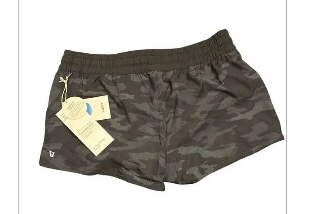 Vuori Women’s Clementine Shorts 2.5” Inseam Black Watercolor Camo XS New $58