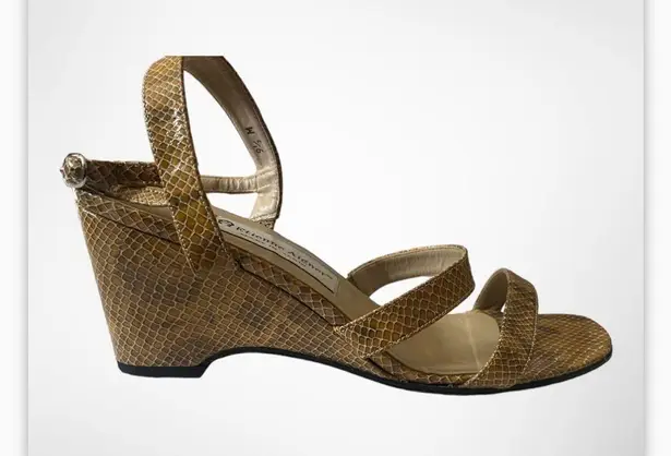 Etienne Aigner Charm Gold Tan Leather Snakeskin Embossed Wedge Sandals 9.5 | EUC