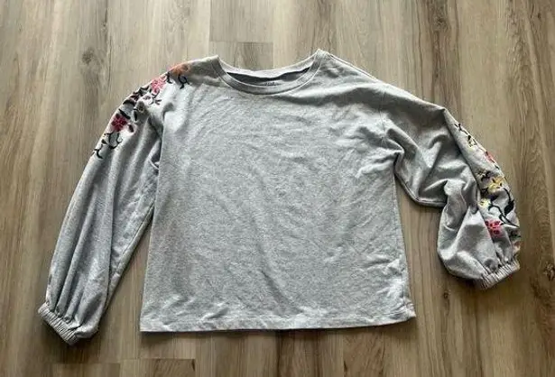 a.n.a  L Gray Floral Embroidered Shoulders Crew Neck Sweater