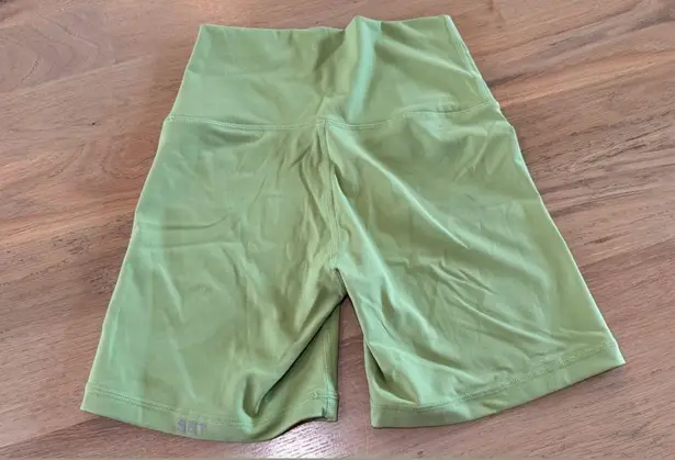 Set Active  sportbody pistachio green bike shorts size small