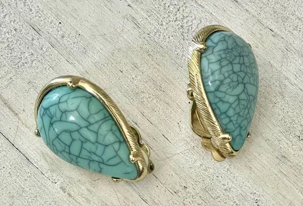 Jaclyn Smith gold and turquoise tone clip on earrings
