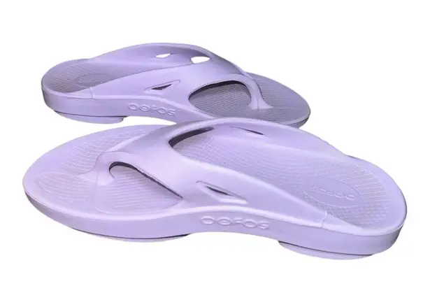OOFOS women’s lavender OOriginal Thong Sandal Size EU 43 Purple