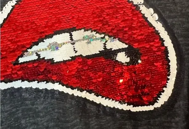 Free Kisses Black Long Sleeve Sequin Lips Adjustable Waist Sweatshirt Women Sz M