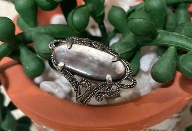 Elegant Silver and Mother of Pearl Ring