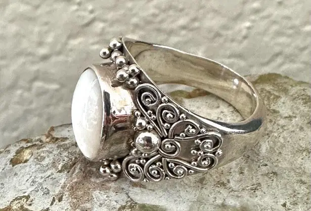 Suarti Bali Sterling Silver Moonstone Ring