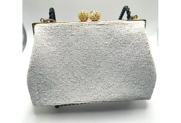Vintage White Beaded tapestry floral clutch hand Bag kiss lock gold White