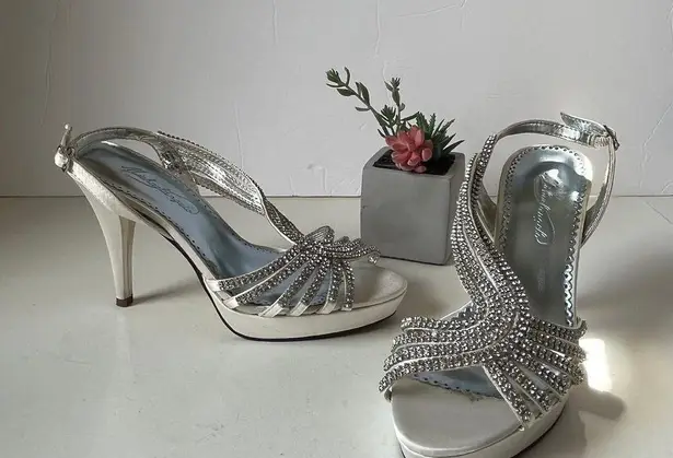 Michaelangelo Donatella Brivory Heeled Sandals Size 7.5M White Crystals Strappy