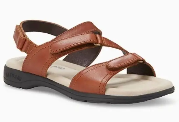 EastLand Dixie Peanut sandals size 9 Wide