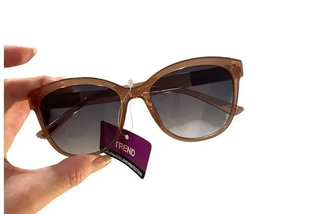Trend Sunglasses Women's One Size Round Pink Gold Accents Shades UV400 NWT NEW