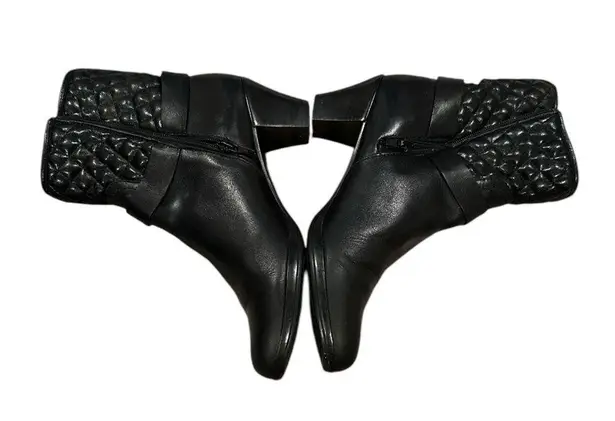 Munro black zip up leather quilted bootie 7N