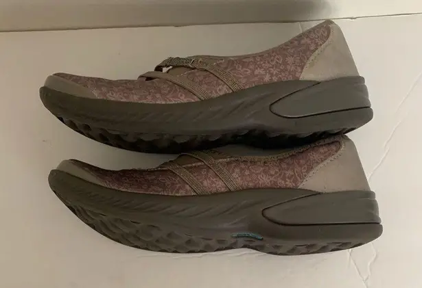 Bzees Nieche II Taupe Woodland Floral Slip On Comfort Shoes Size 6.5M