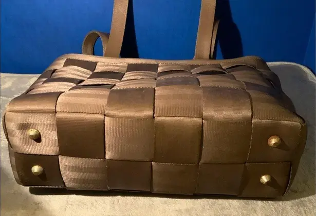 A beautiful gray nylon Harvey’s Seatbelt handbag