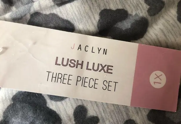 Jaclyn Intimates Womens 3 Piece Short Sleep Set Grays Snimal Print Size 1X New